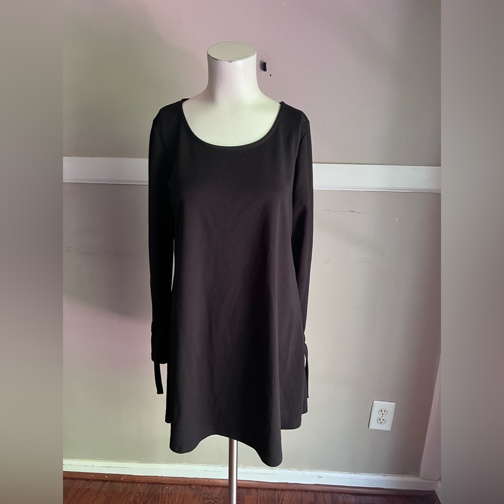 The Vanity Room Black Long-Sleeve Scoop Neck Tunic Dress